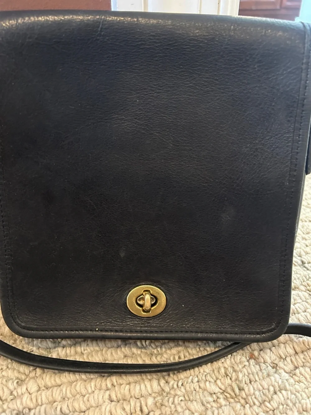 Coach- Vintage Black Leather Crossbody Bag with Turn-Lock Closure - Picture 2 of 13